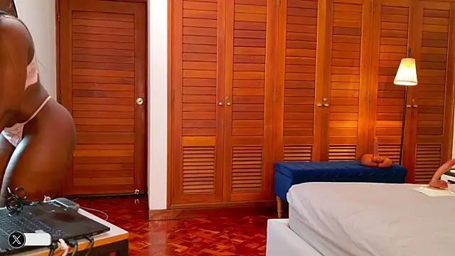 lissetlong69 online show from 12.13.25