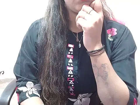 LovingPihu online show from 02.14.25