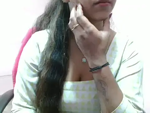 LovingPihu online show from 03.07.25