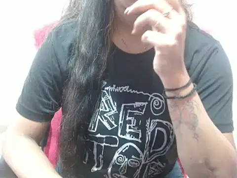 LovingPihu online show from 03.11.25