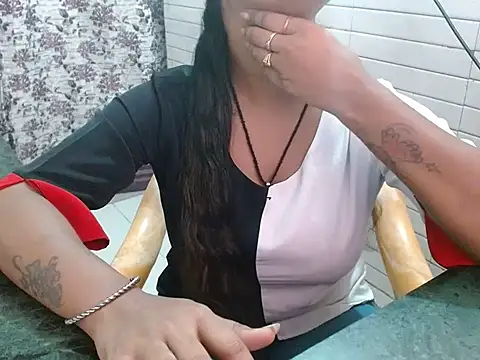 LovingPihu online show from 09.09.25