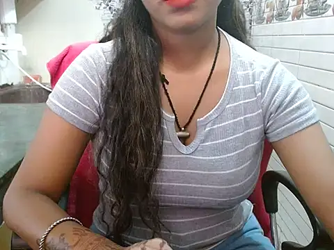 LovingPihu online show from 10.21.25