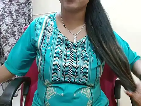 LovingPihu online show from 04.15.26