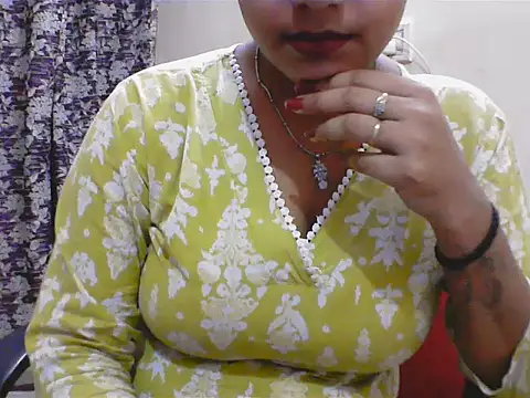 Snapshot of LovingPihu chatting on 05.18.26 LovingPihu online show from 05.18.26