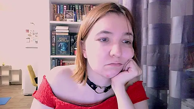 Snapshot of BrattyFoxyGirl chatting on 03.05.25 BrattyFoxyGirl online show from 03.05.25