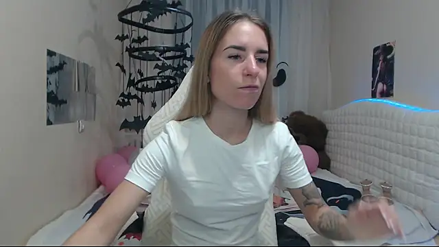 DeboraHorny online show from 10.20.25