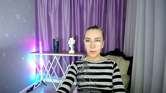 queen a n i online show from 09.10.25