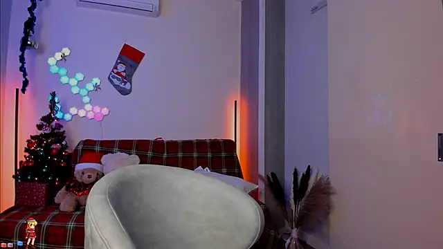 Snapshot of victorias_world chatting on 12.19.24 victorias world online show from 12.19.24