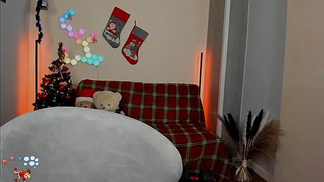 Snapshot of victorias_world chatting on 12.19.24 victorias world online show from 12.19.24