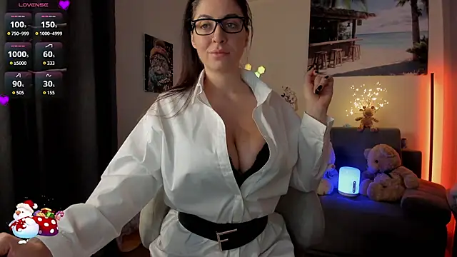 Snapshot of victorias_world chatting on 12.05.25 victorias world online show from 12.05.25