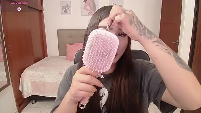 Miley Baker online show from 11.28.25