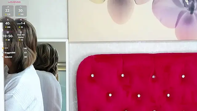 LoraDelNiro online show from 03.22.25