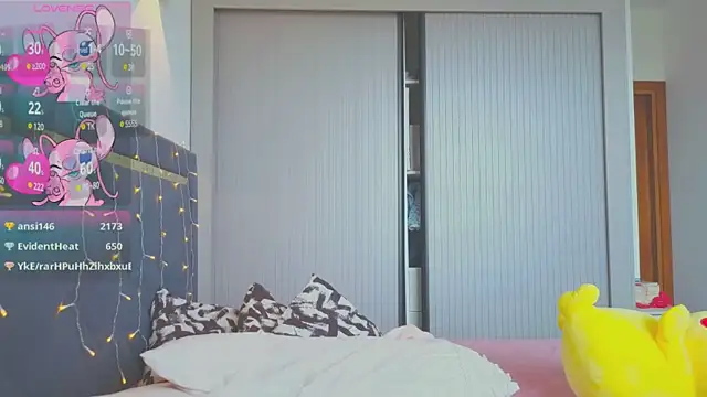 Snapshot of Mia_Tin chatting on 03.08.25 Mia Tin online show from 03.08.25