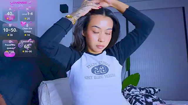 Snapshot of Mia_Tin chatting on 09.17.25 Mia Tin online show from 09.17.25