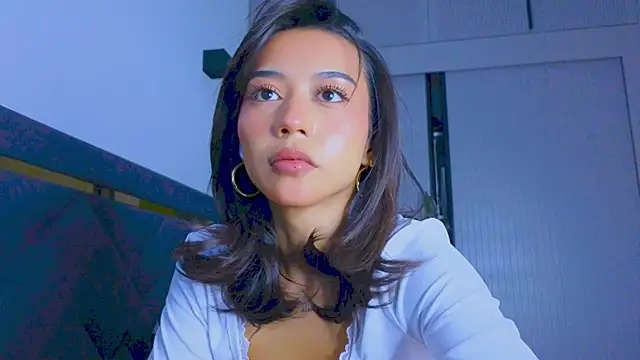 Snapshot of Mia_Tin chatting on 09.21.25 Mia Tin online show from 09.21.25