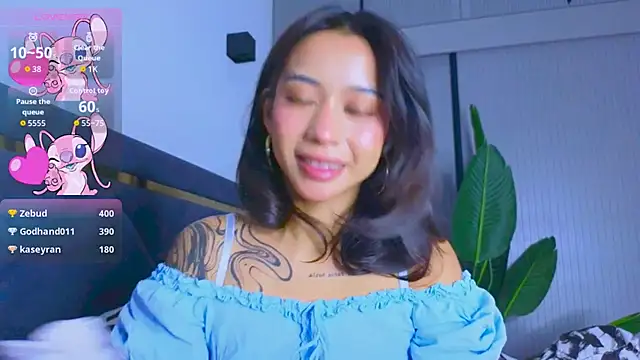 Snapshot of Mia_Tin chatting on 09.28.25 Mia Tin online show from 09.28.25