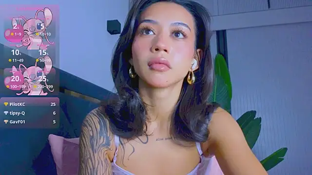 Snapshot of Mia_Tin chatting on 10.09.25 Mia Tin online show from 10.09.25