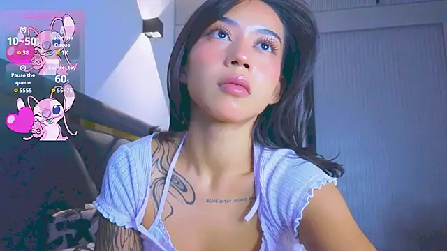 Snapshot of Mia_Tin chatting on 10.16.25 Mia Tin online show from 10.16.25