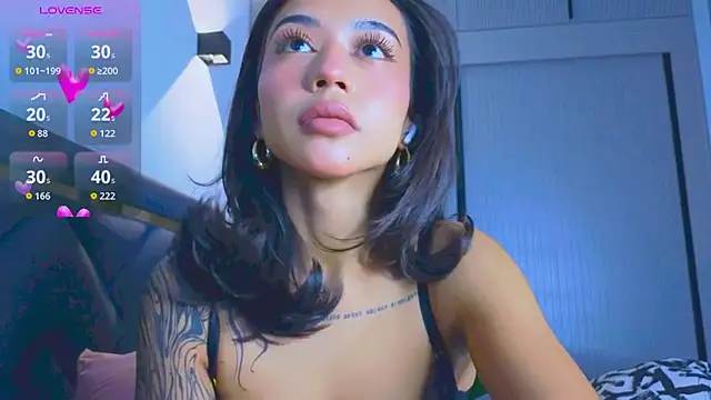 Snapshot of Mia_Tin chatting on 10.18.25 Mia Tin online show from 10.18.25