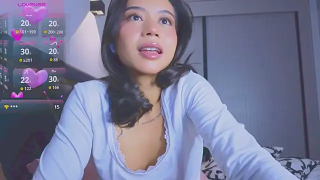 Snapshot of Mia_Tin chatting on 10.24.25 Mia Tin online show from 10.24.25