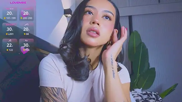 Snapshot of Mia_Tin chatting on 11.07.25 Mia Tin online show from 11.07.25