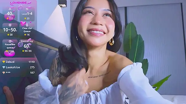 Snapshot of Mia_Tin chatting on 11.08.25 Mia Tin online show from 11.08.25