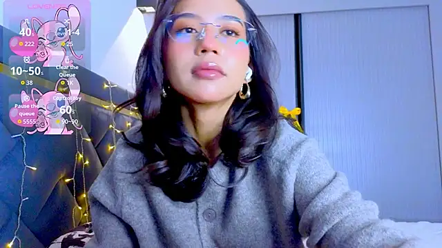 Snapshot of Mia_Tin chatting on 12.18.25 Mia Tin online show from 12.18.25