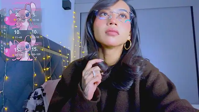 Snapshot of Mia_Tin chatting on 12.20.25 Mia Tin online show from 12.20.25