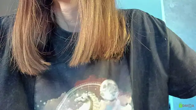 Courtney Luv online show from 09.18.25