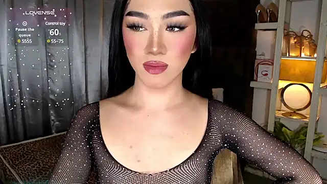 Snapshot of Local_Hoelyx chatting on 12.04.24 Local Hoelyx online show from 12.04.24