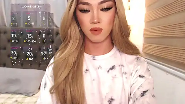 Snapshot of Local_Hoelyx chatting on 01.08.25 Local Hoelyx online show from 01.08.25