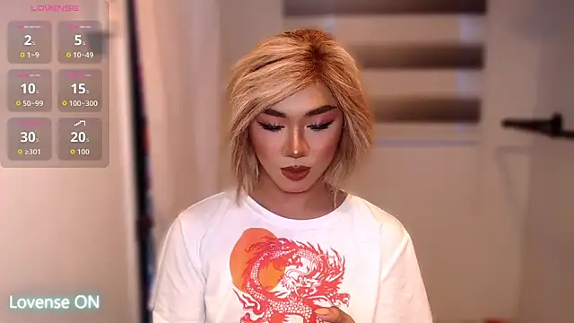 Snapshot of Local_Hoelyx chatting on 10.09.25 Local Hoelyx online show from 10.09.25