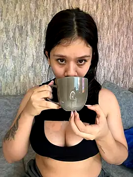 Snapshot of Alhanna_ chatting on 12.01.24 Alhanna online show from 12.01.24