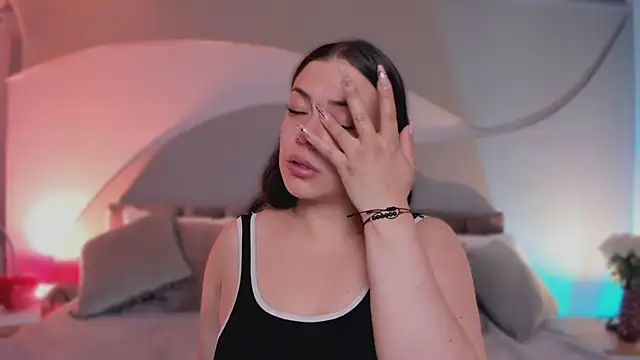 Nicolle W online show from 04.07.26