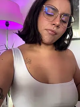 Snapshot of susy_angel chatting on 10.12.25 susy angel online show from 10.12.25