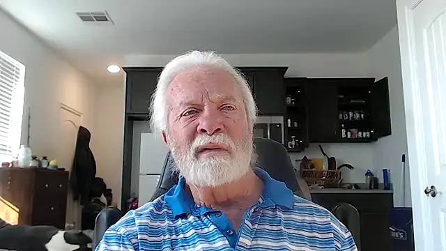 Snapshot of rockpoint69 chatting on 12.15.24 rockpoint69 online show from 12.15.24