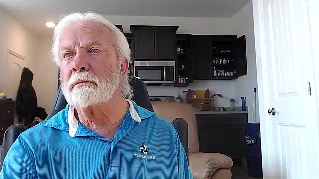 Snapshot of rockpoint69 chatting on 12.17.24 rockpoint69 online show from 12.17.24