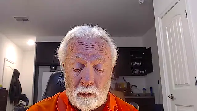 Snapshot of rockpoint69 chatting on 12.18.24 rockpoint69 online show from 12.18.24