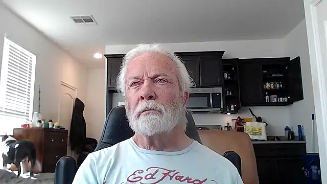 Snapshot of rockpoint69 chatting on 12.19.24 rockpoint69 online show from 12.19.24