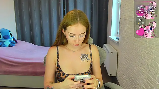 Snapshot of Hot_Mia_ chatting on 07.02.26 Hot Mia online show from 07.02.26