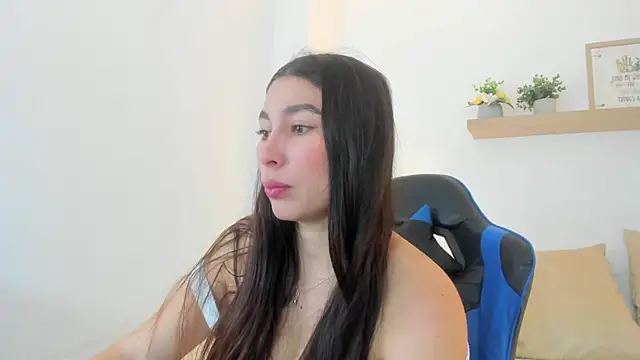 Snapshot of bella_99_ chatting on 06.12.26 bella 99 online show from 06.12.26