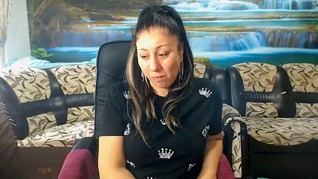 MoistMady online show from 11.21.25