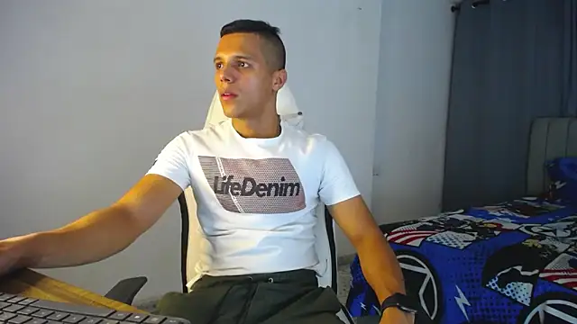 Snapshot of DavidAngell7 chatting on 12.06.24 DavidAngell7 online show from 12.06.24