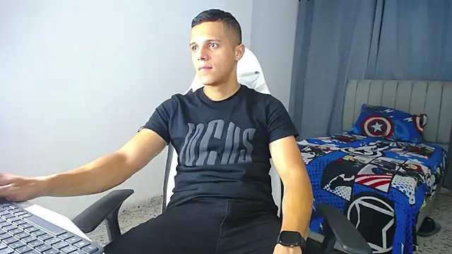 Snapshot of DavidAngell7 chatting on 01.12.25 DavidAngell7 online show from 01.12.25