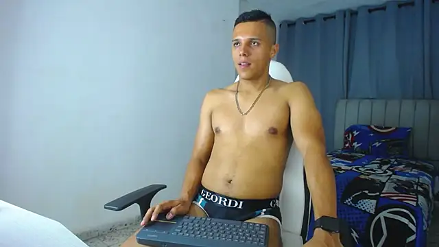 Snapshot of DavidAngell7 chatting on 01.30.25 DavidAngell7 online show from 01.30.25