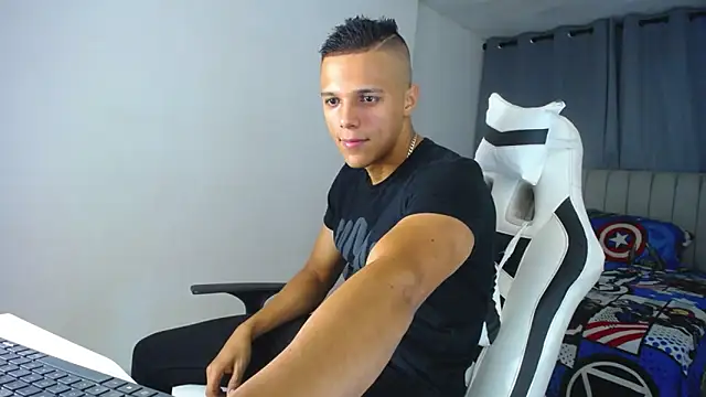 Snapshot of DavidAngell7 chatting on 02.08.25 DavidAngell7 online show from 02.08.25