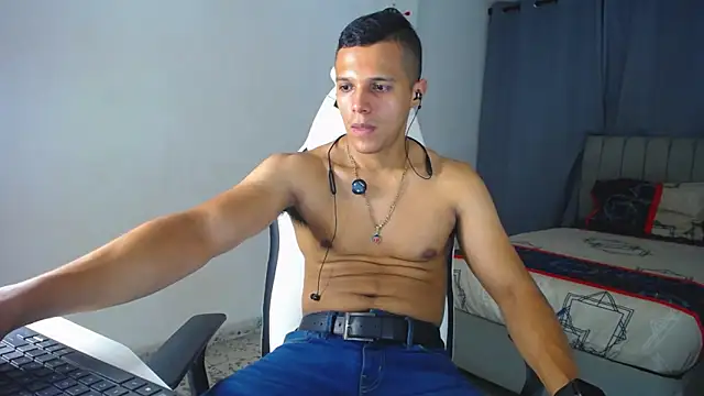 Snapshot of DavidAngell7 chatting on 10.01.25 DavidAngell7 online show from 10.01.25