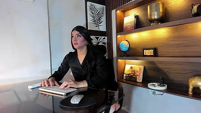 Snapshot of Scarleett_22 chatting on 05.17.26 Scarleett 22 online show from 05.17.26