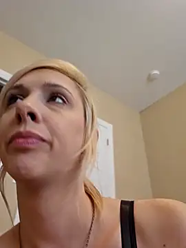 AmethystFoxx online show from 10.05.25