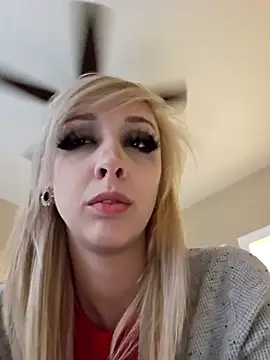 AmethystFoxx online show from 11.28.25